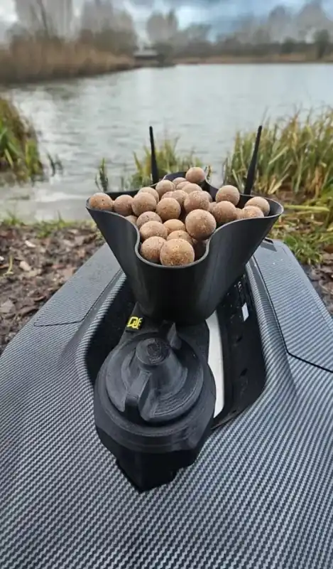 CarpRoyal Hurricane Bait Spreader Toslon CR-X