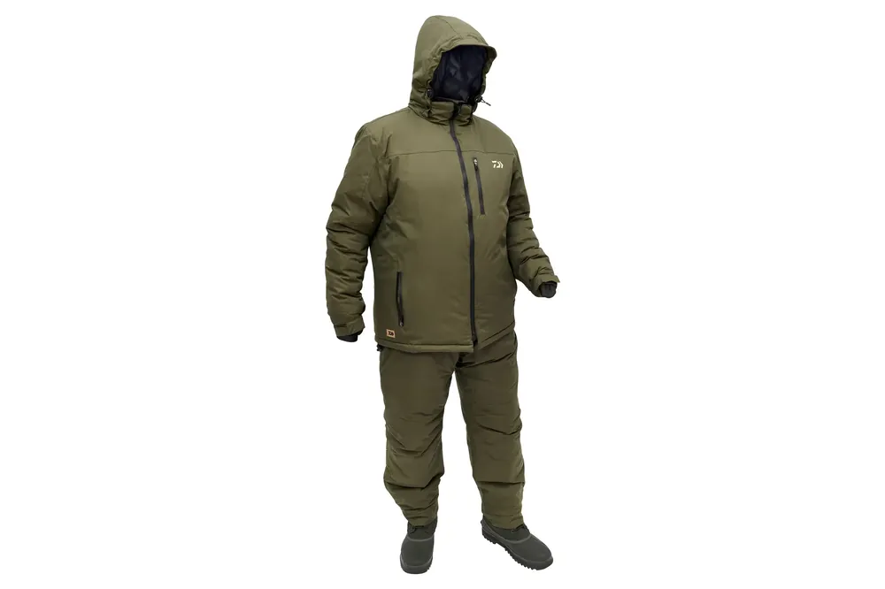 DAIWA Carp Winteranzug XL olivgrün Jacke mit Latzhose