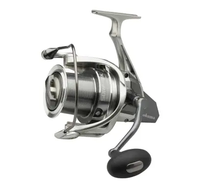 Angelrolle Okuma 8K Surf + zweite gratis