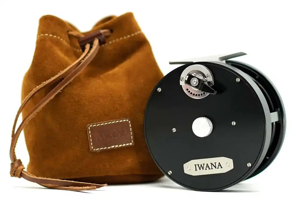 Iwana Salmon Series Fliegenrolle black- small