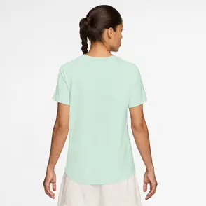 T-Shirt "Sportswear Club Essentials"
